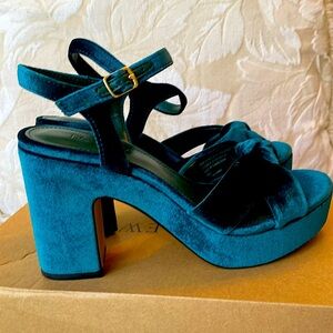 J Crew Velvet platform heels Academic Green Holiday Party size 5